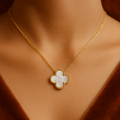 Collar Trébol "Eternal White" – Acero Premium Bañado en Oro 18K  + caja de regalo